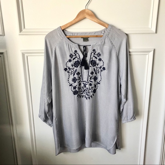 Beautiful Striped Floral Tassel Blouse - Picture 3 of 5